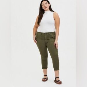 Torrid Crop Aviator Skinny Stretch Twill Mid-Rise Pant in Army Green